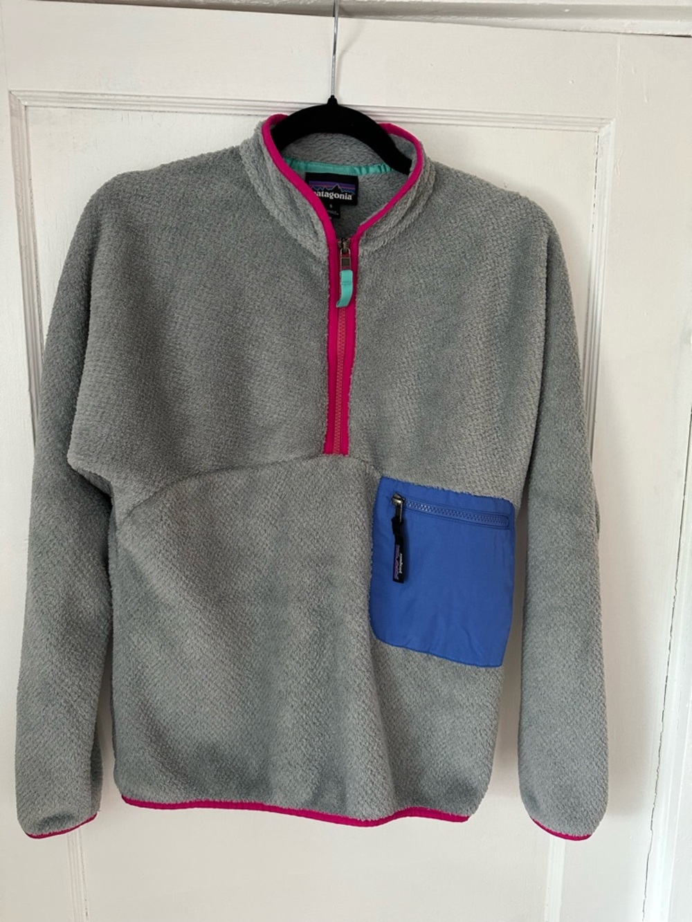 Patagonia Light Gray Fleece Jacket with Hot Pink Trim and Teal Accents